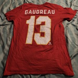 Calgary Flames Johnny Gaudreau NHLPA  T-Shirt Men's Size Medium‎ #13